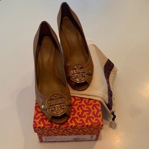 Tory Burch Amanda Open Toe Wedge Royal Tan Size 8
